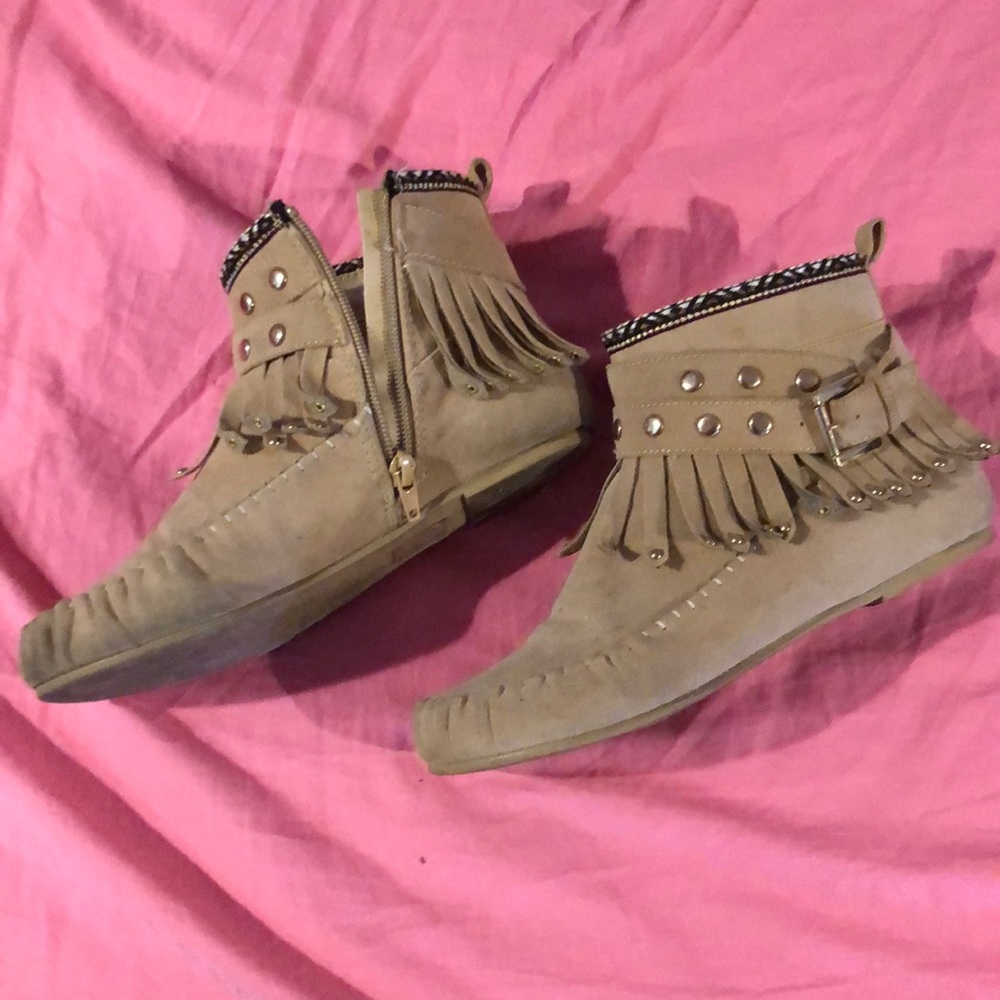 Charlotte russe size 7 fringe moccasins